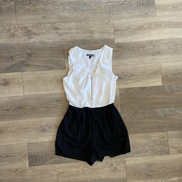 Classic black and white romper - Picture 2 of 4